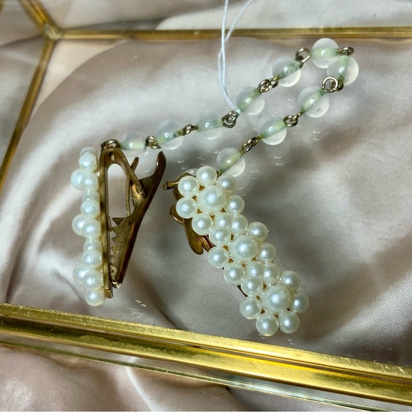 Vintage Pearl Sweater Clip - Picture 3 of 4
